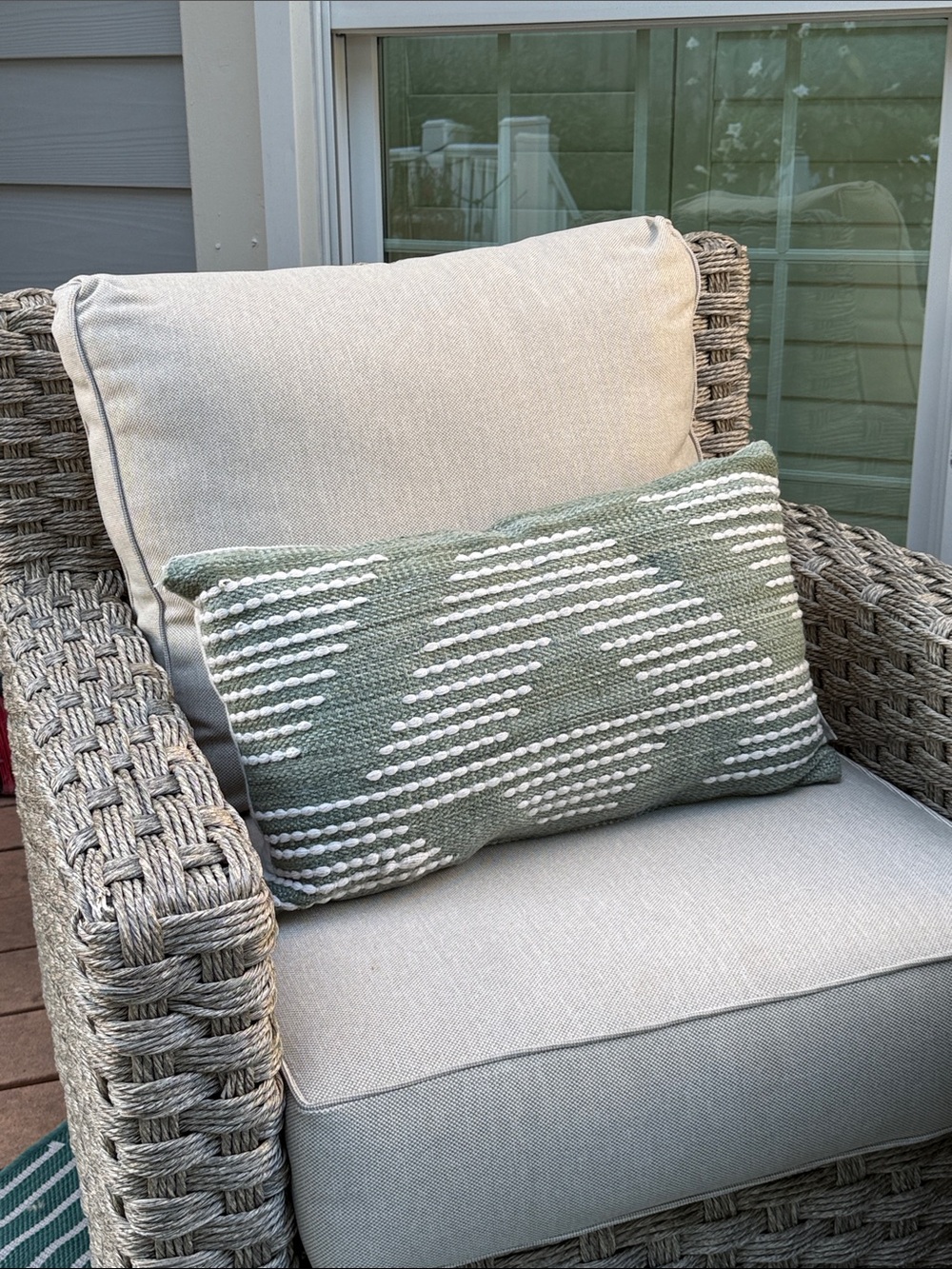 C&C California Home Decorative Green and White 4 Woven Lumbar Outdoor Pillow Set